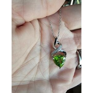 DK 925 Sterling Silver Peridot Pendant Necklace (Trillion Cut) — JTV Style